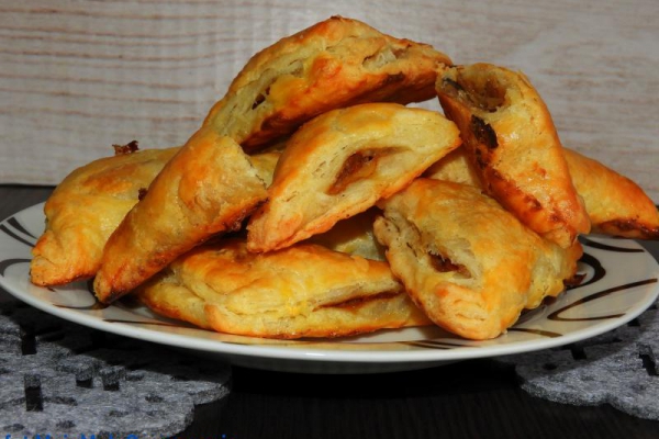 Pieczone rożki z kapustą i grzybami