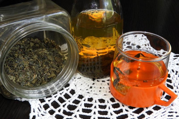 Herbata na zimno parzona w lodówce - cold brew