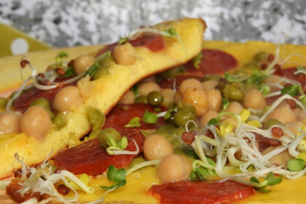 Omlet z chorizo i strączkami