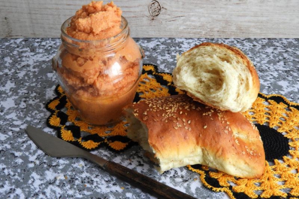 Pomidorowo - brzoskwiniowa pasta jaglana