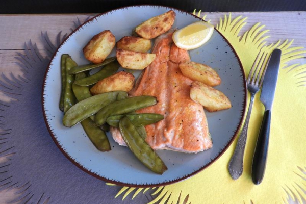 Fish & chips z kombiwaru - ryba z pieczonymi ziemniakami