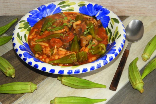 Fasolka z okrą i chorizo
