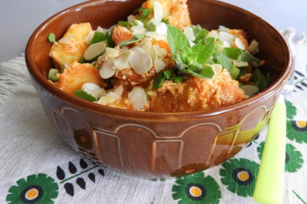 Ziemniaki smażone z jogurtem i pastą harissa
