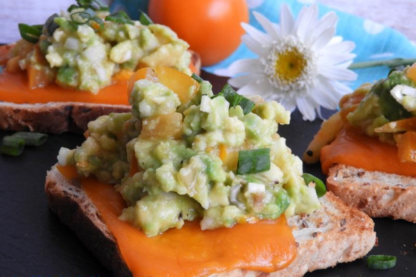 Kanapki z Mimolette i guacamole
