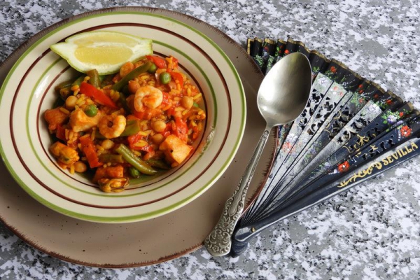Szybka paella z ciecierzycą i fasolką szparagową