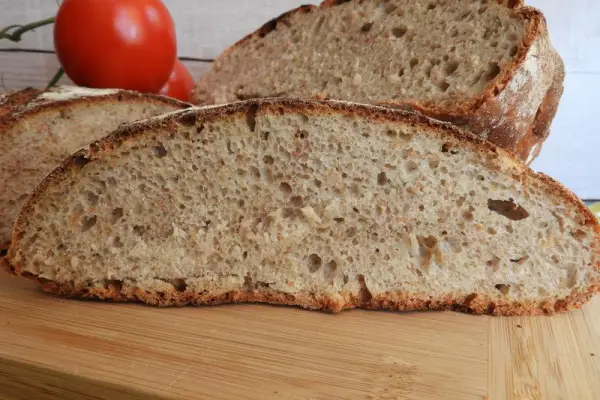 Chleb na zaczynie poolish z garnka żeliwnego