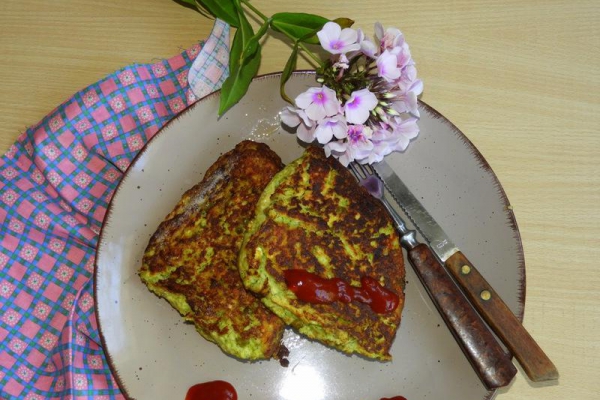 Omlet brokułowy z groszkiem