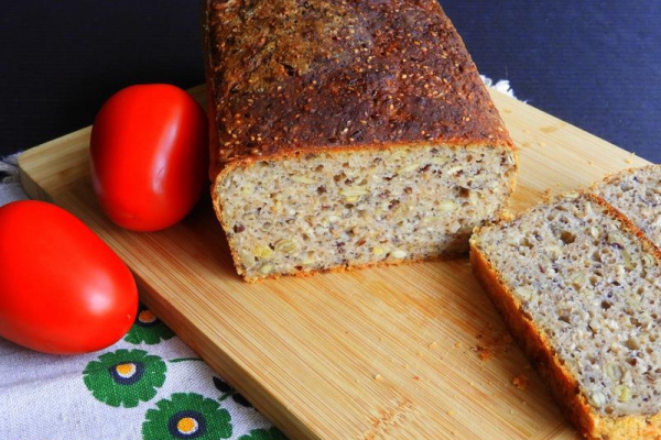 Wieloziarnisty chleb orkiszowy z superfood