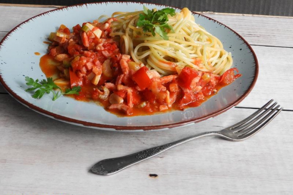 Spaghetti tricolore selero - pomodore :: A dupa rośnie ...