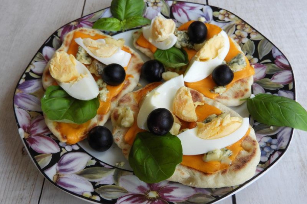 Jogurtowe placuszki z serem Mimolette