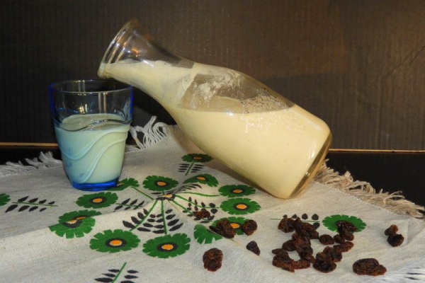 Fermentowane mleko z rodzynkami
