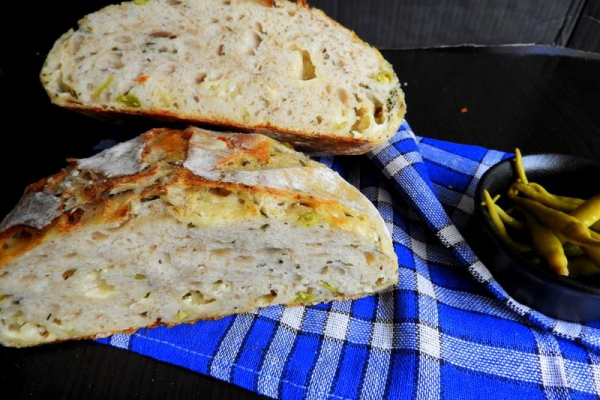 Chleb na zakwasie z jalapeño i cheddarem