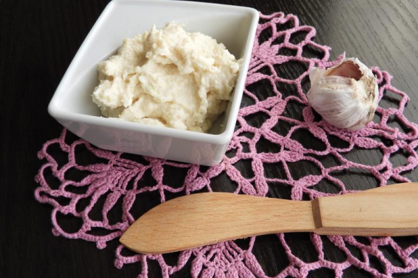 Makalo - macedońska pasta czosnkowa