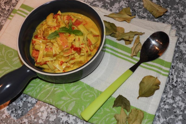 Curry z paluszków krabowych