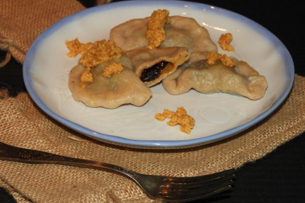 Pierogi z suszonymi śliwkami