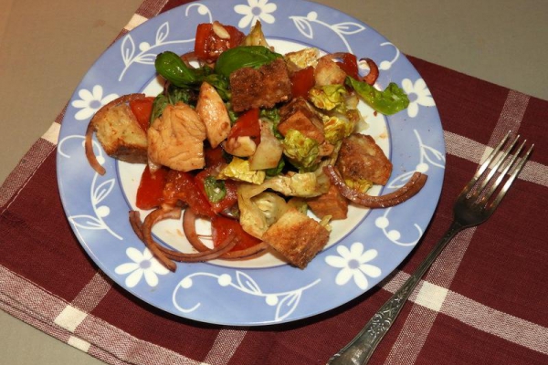Panzanella z kurczakiem