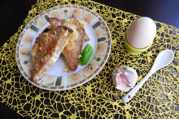 Hiszpańskie tapas czyli chleb jajeczno - czosnkowy