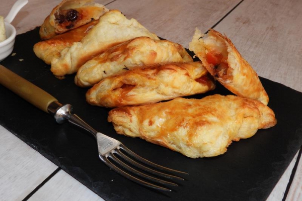 Empanadillas z rodzynkami