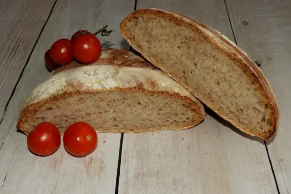 Chleb na zakwasie z semoliną