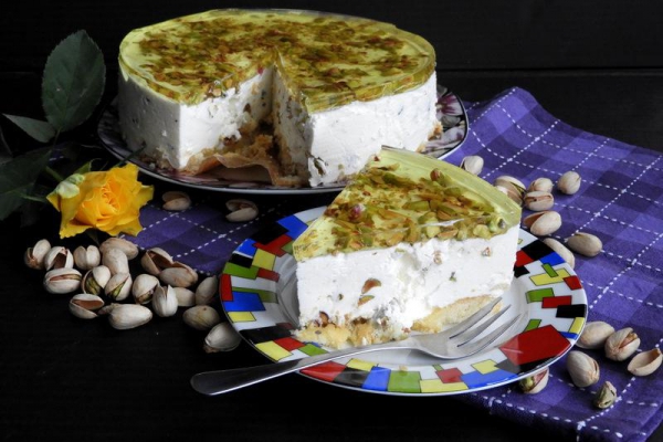 Sernik pistacjowy na zimno