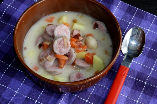Barszczyk biały ze śmietaną
