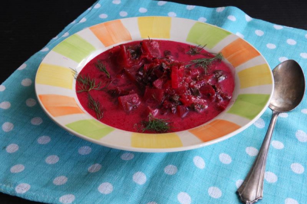 Zupa z botwinki i młodej kapusty