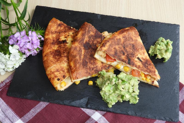 Quesadillas z kurczakiem i warzywami