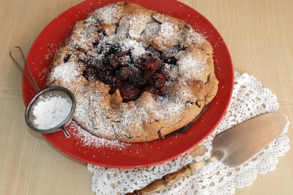 Rustykalna tarta z wiśniami