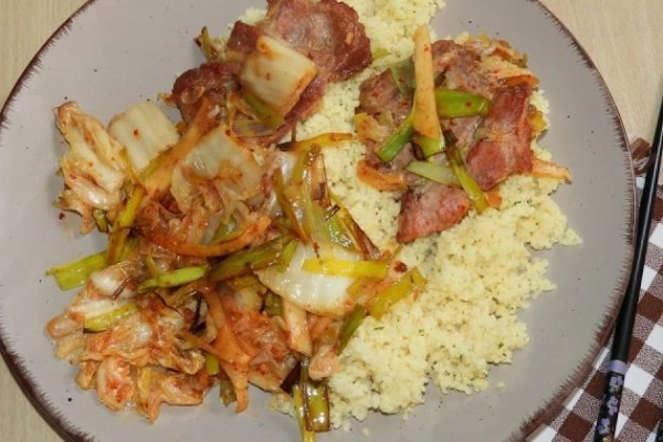 Smażone kimchi z mięsem - Kimchi bokkeum