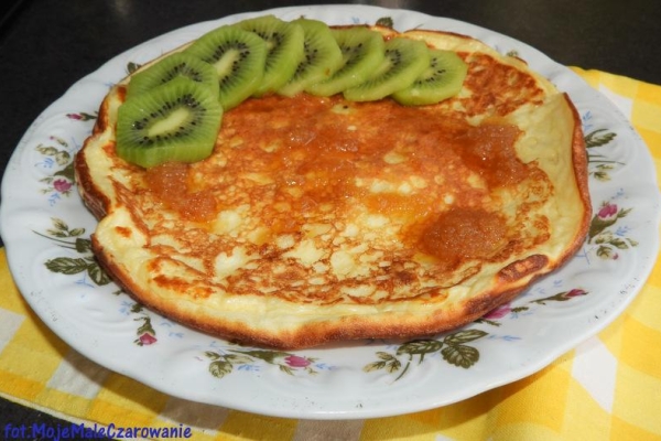 Omlet białkowy z kiwi i miodem