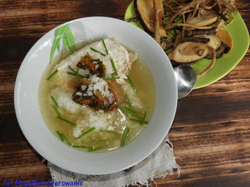 Rosół samgyetang - zupa z kurczaka i żeńszenia
