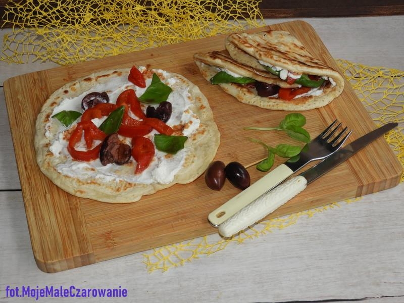 Błyskawiczne placki z papryką i ricottą