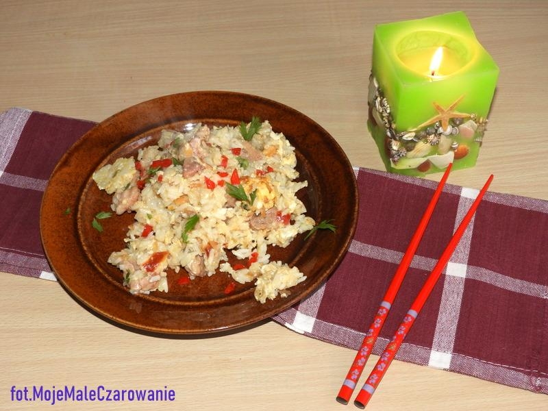 Ryż z jajem i przyprawami po koreańsku