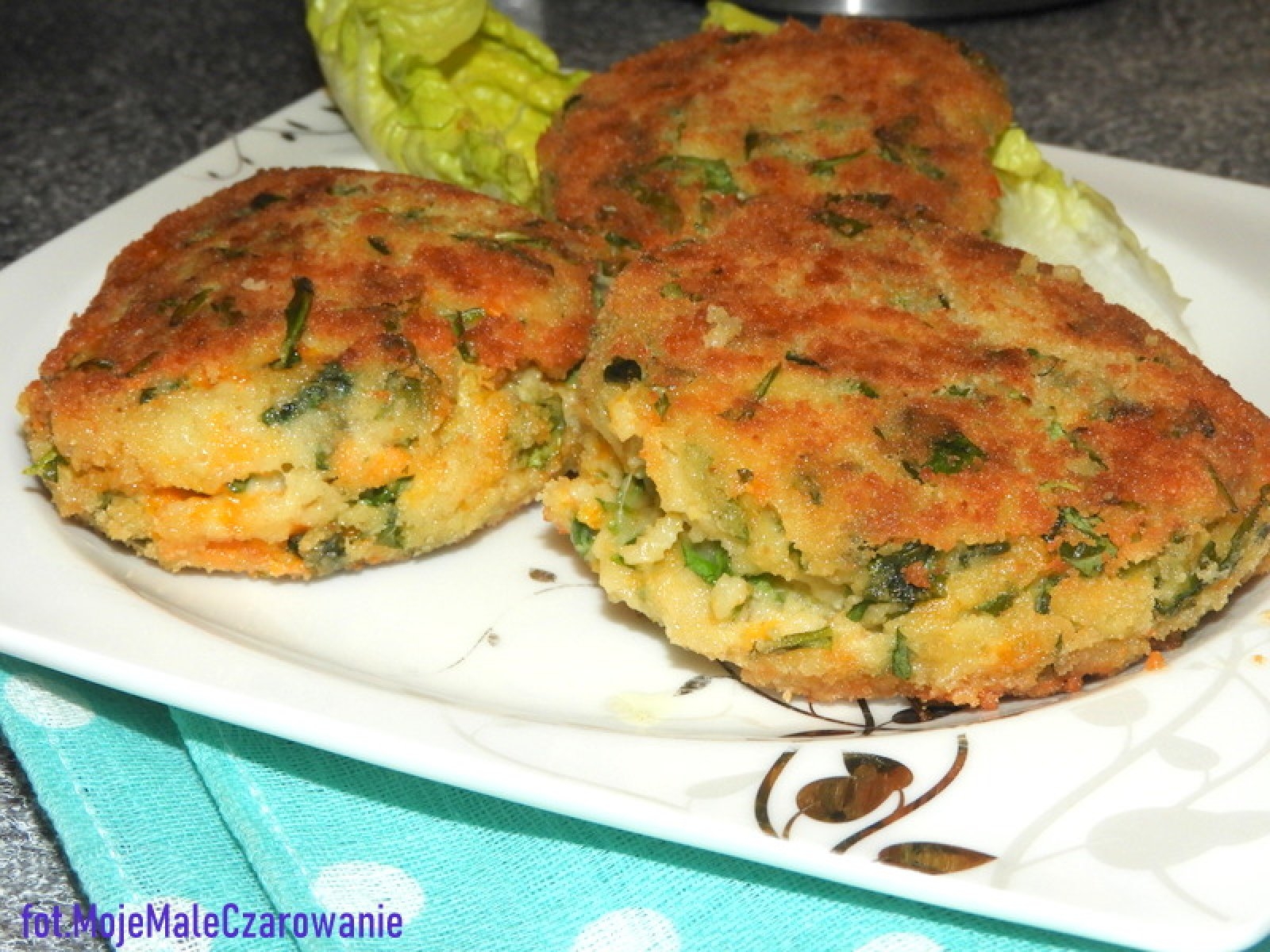 Kotlety z rukolą i kuskusem