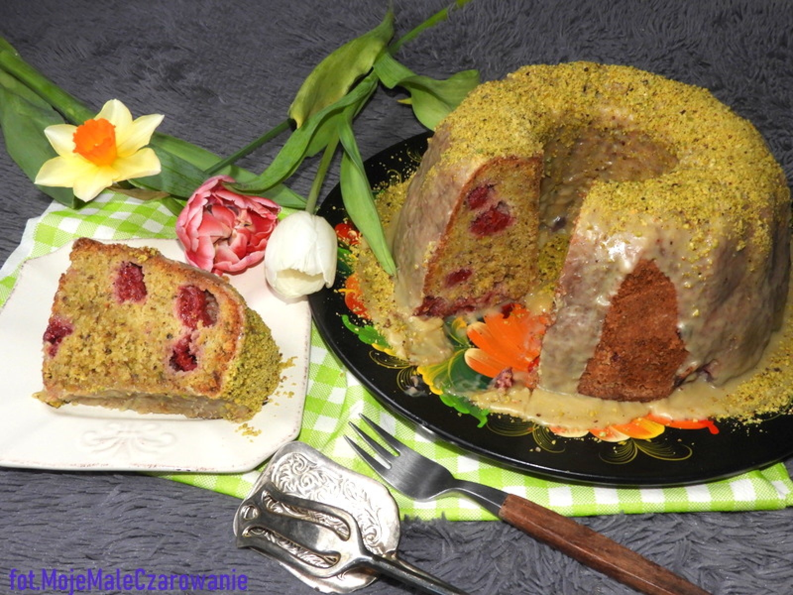 Bardzo pistacjowa babka