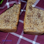 Chleb pszenny z ziarnem...