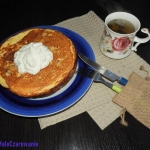 Omlet serowy ze śliwkami