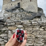 Kamyczki wędrują po...