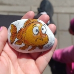 Kamyczki wędrują po...