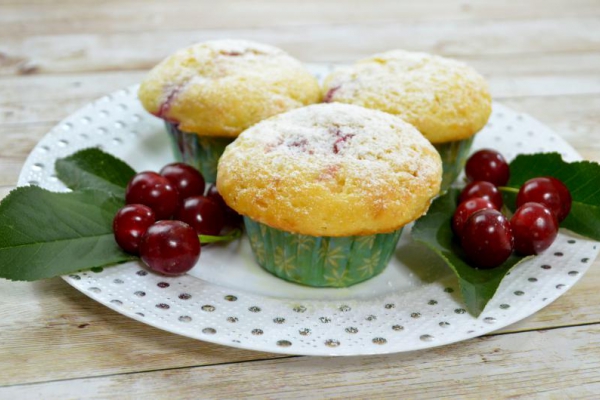 Muffinki z twarogiem i wiśniami + film