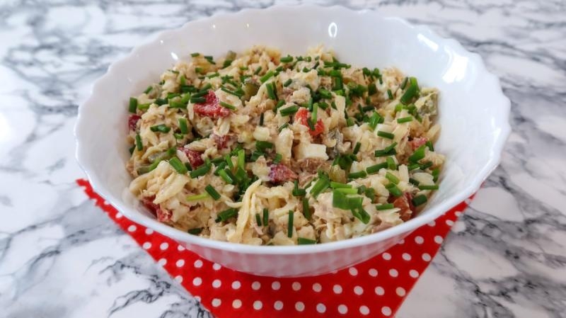 Sałatka z makaronem i tuńczykiem + film