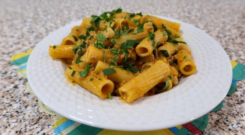 Jednogarnkowy makaron z mięsem + film