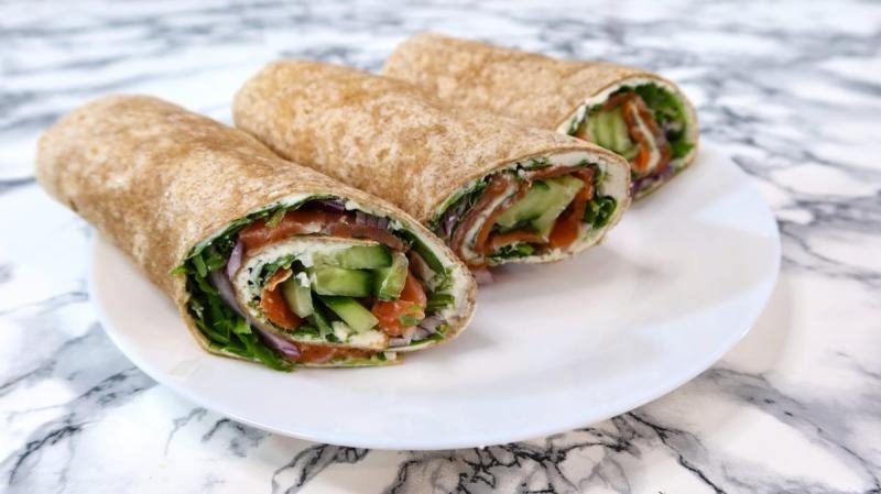 Tortilla z łososiem i warzywami + film