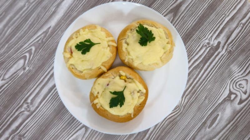 Kajzerki zapiekane z tuńczykiem i warzywami + film