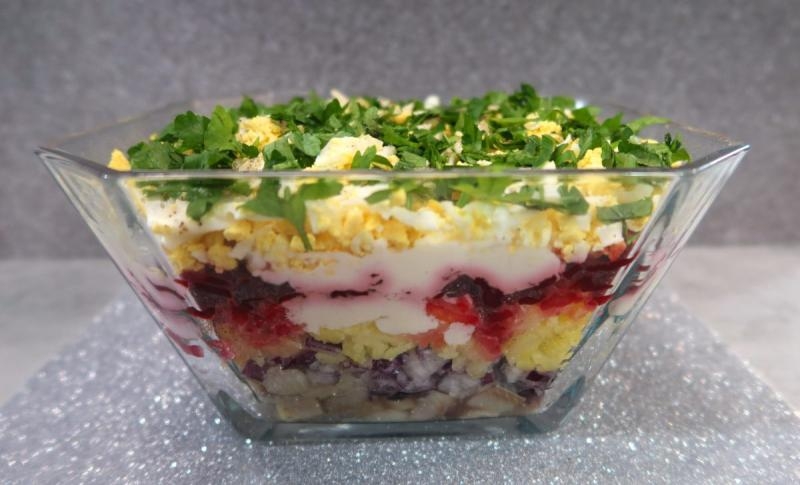 Śledzie pod pierzynką + film