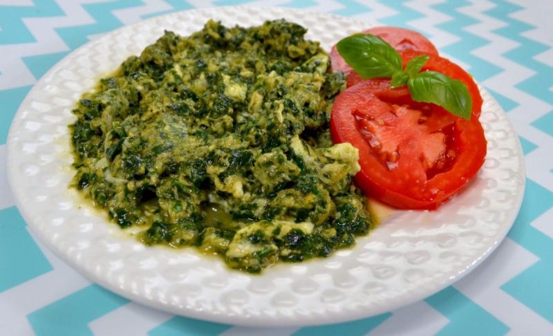 Zielona jajecznica ze szpinakiem + film