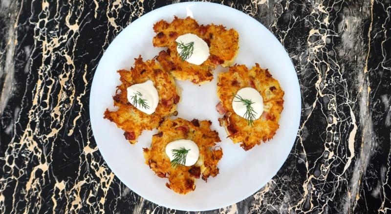 Placki ziemniaczane z kapustą kiszoną i kiełbasą + film