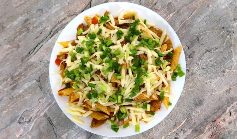 Makaron z kurczakiem i pomidorami + film