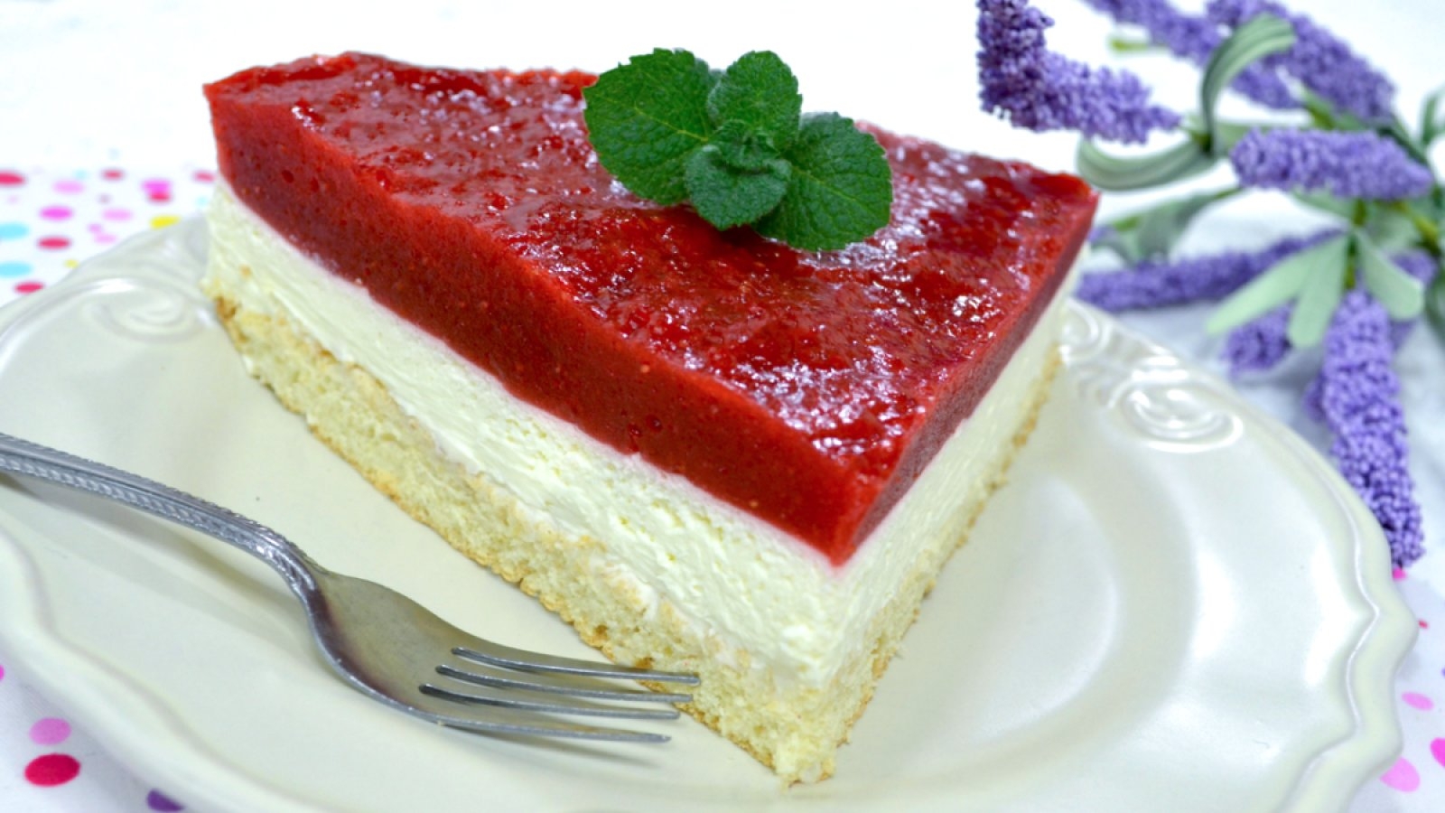 Ciasto z mascarpone i musem truskawkowym z galaretką+ film