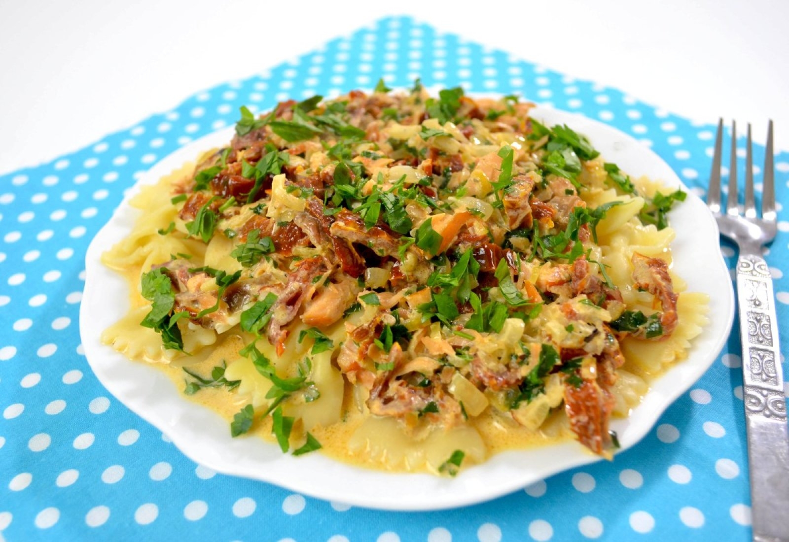 Makaron z łososiem, suszonymi pomidorami i mascarpone + film